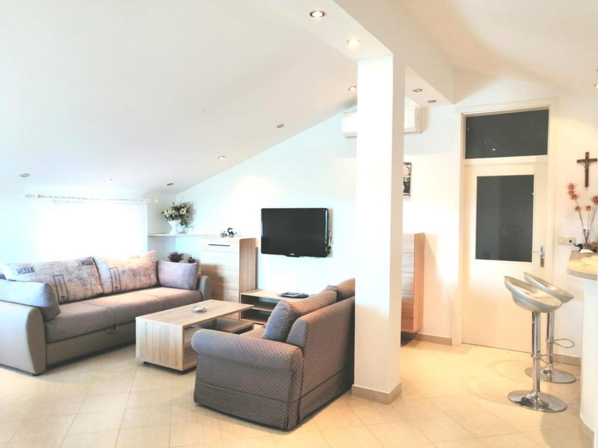Lovely Sea View House In Malinska Island Krk المظهر الخارجي الصورة