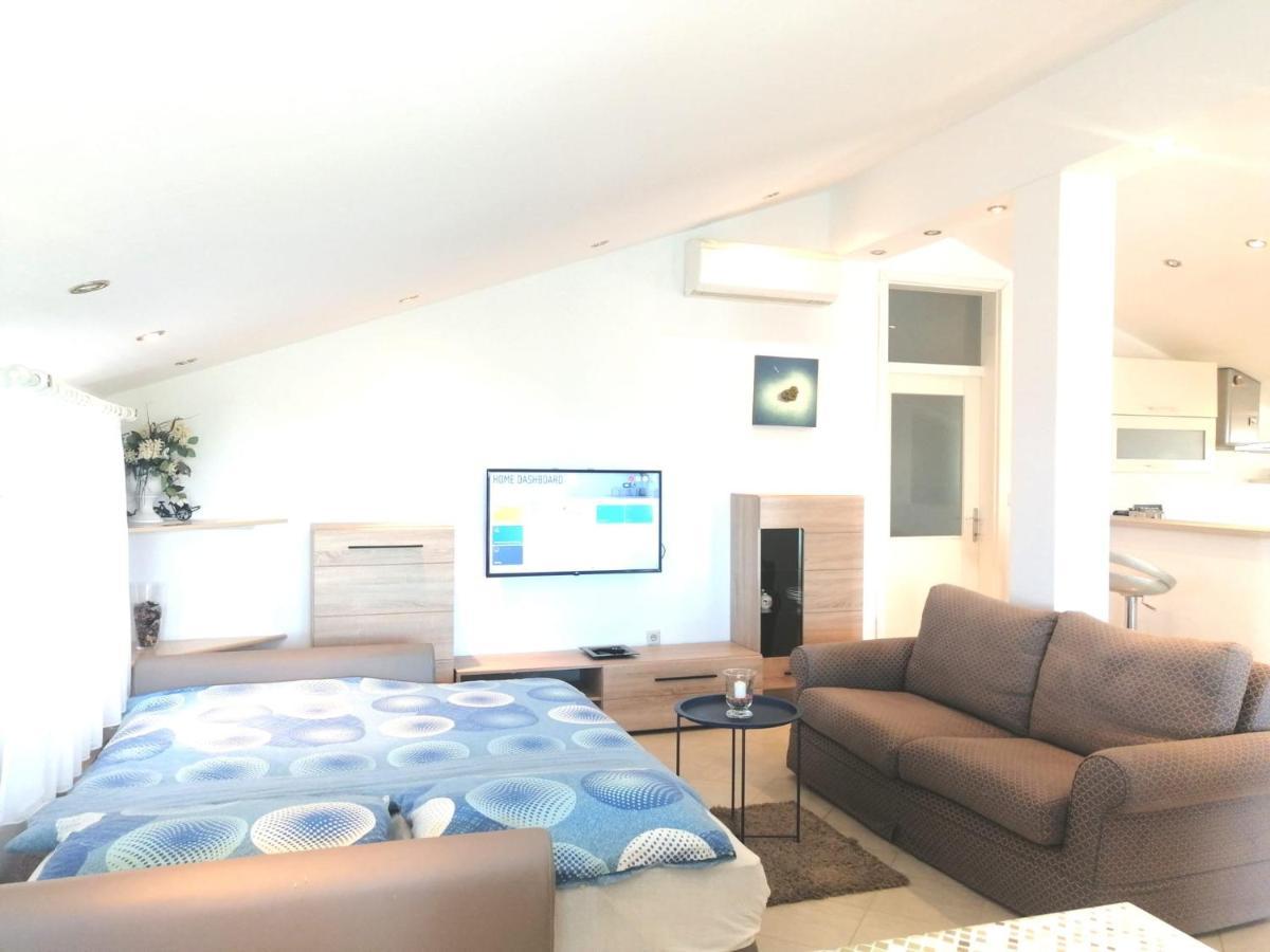 Lovely Sea View House In Malinska Island Krk المظهر الخارجي الصورة